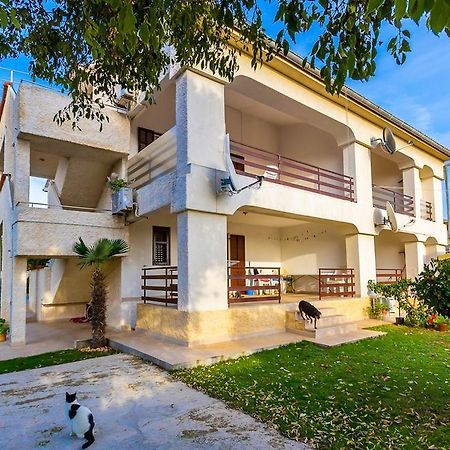 Apartments Milka 梅杜林 外观 照片